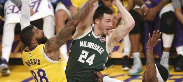 雄鹿力克篮网，字母哥独揽+，领跑最有价值球员的简单介绍